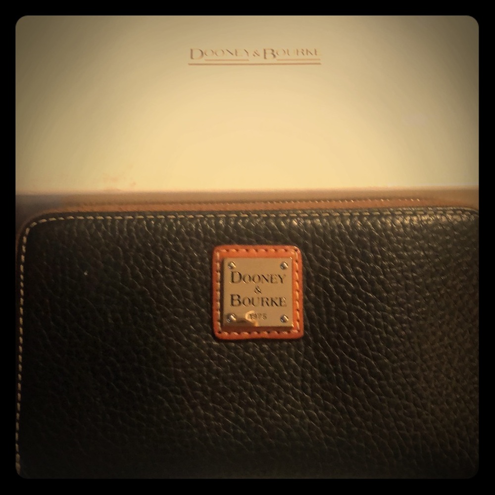 Dooney & Bourne Small Zip Enclosure Wallet